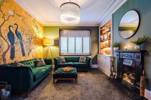 Unique Home in Northenden Urban Oasis sleeps 8