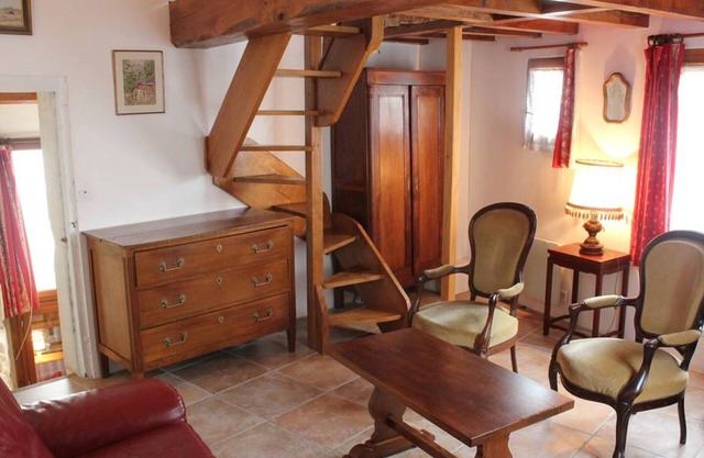 Unique house in Loches, pets allowed, Internet in city