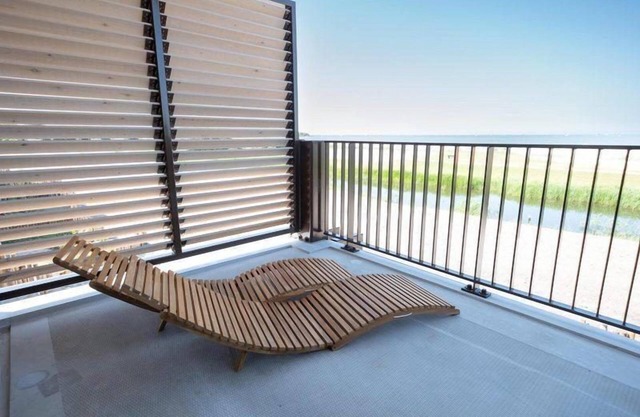 Unique & luxury accommodation in Friesland overlooking the IJsselmeer.