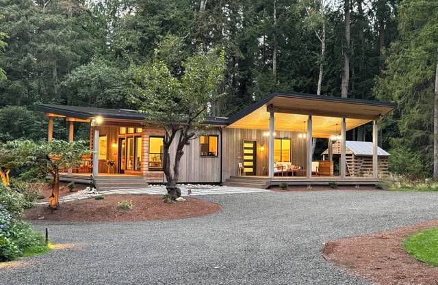 Unique modern Farmhouse