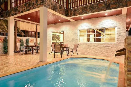 Unique&Nice 7BD pool villa in heart Nanai Patong