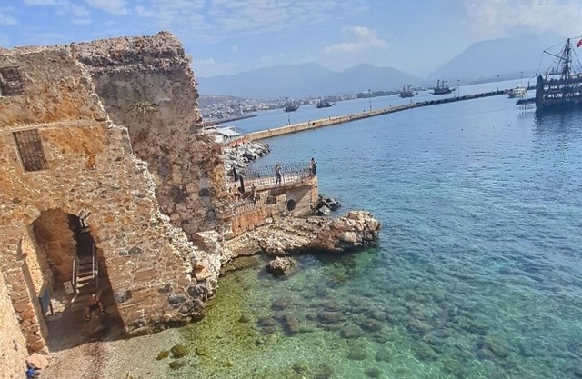 Unique sea view, rooftop terrace apartment in central Alanya. Popular location