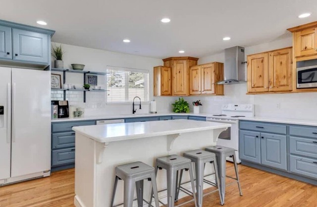 Unique Shared Retreat: Spacious Private Rooms w/Shared Kitchen. Waffles too!