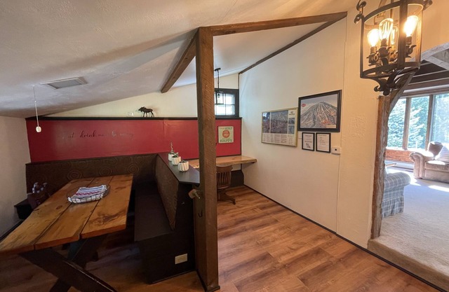 Unique Ski cottage nestled between Mt. Snow & Stratton