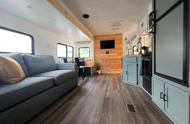 Unique Space with RV and Studio close to Busch Gardens and Zoo