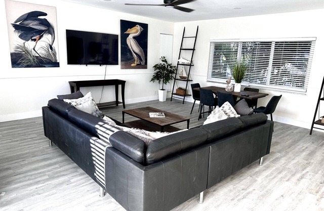 Unit 2B 3 Bedroom/3 Bath Penthouse Sleeps 10