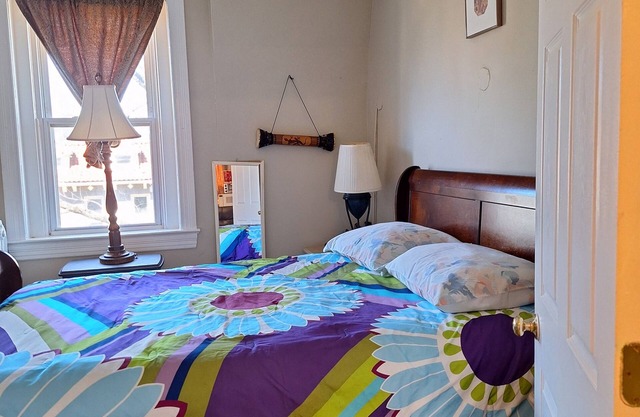 Unit 3 - Fabulous -1 Bedroom, Washington DC Townhome with AC, WiFi, TV/kitchen.