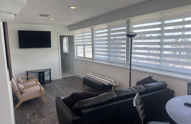 UNIT # 7 Ocean and Downtown view LAUDERDALE BY THE SEA 200 steps to beach fun