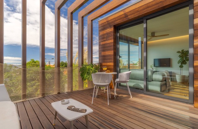 Unit with shared Pool and Sea Views At Hub Of The Village, Biologic Cropland