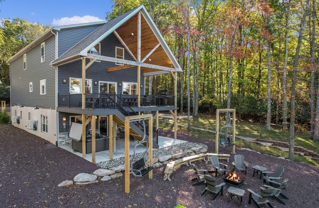Unmatched Luxury: Brand New 9BR,7BA, Elevator, Sleeps 30. Direct Lake Access