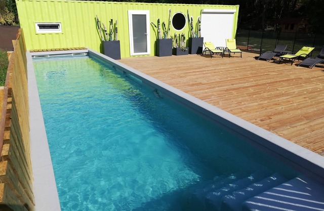 Unusual housing: Containers in a green and quiet setting
