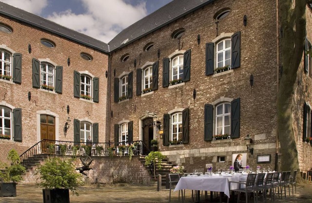 Unwind in Historic Farmhouse Room Near Maastricht City Center