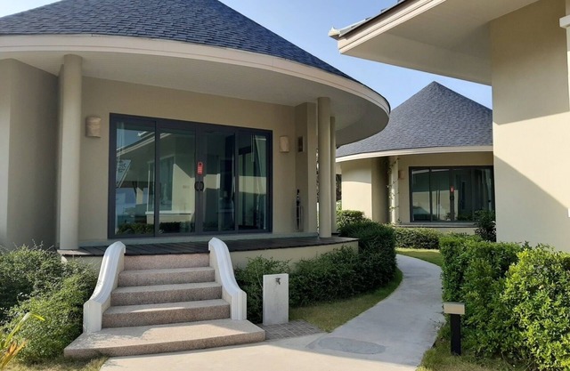 Unwind in Peaceful Khanom: Comfortable Stays, Tasty Thai Cuisine