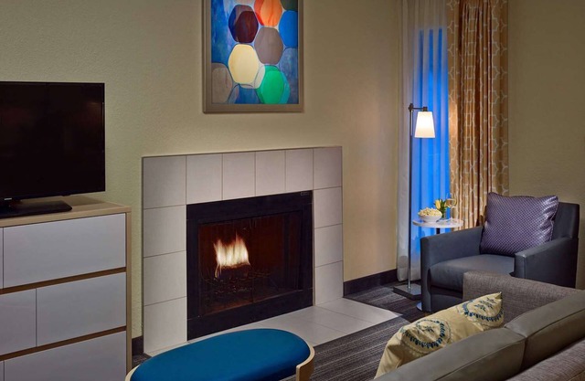 Unwinding in Cincinnati! Full Kitchen, Free Breakfast, Pet-friendly Property!
