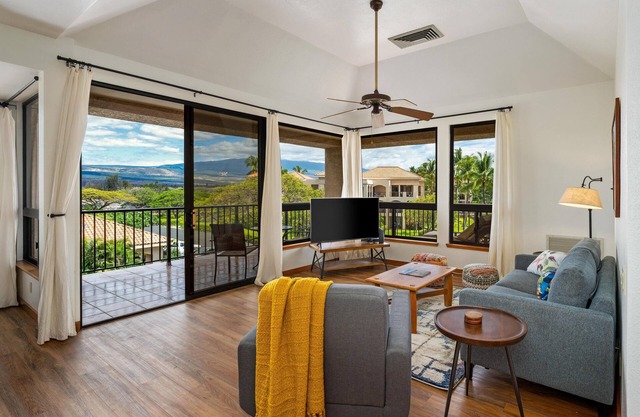 Updated 1-Bed 1.5-Bath Mountain Views Near Beach