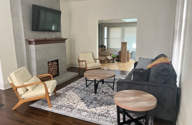 Updated 3-bedroom historic house in welcoming Independence with AC