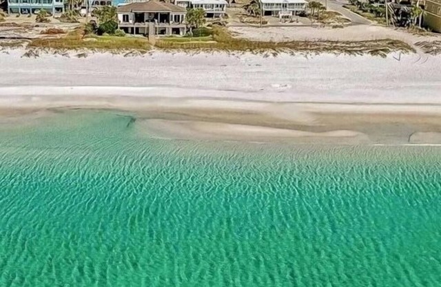 UPDATED BRAND NEW RENTAL, STEPS TO THE GULF W/VIEWS, NEW POOL PING PONG SLEEPS 9