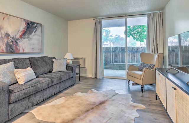Updated Condo 3 Mi to Cherry Creek State Park