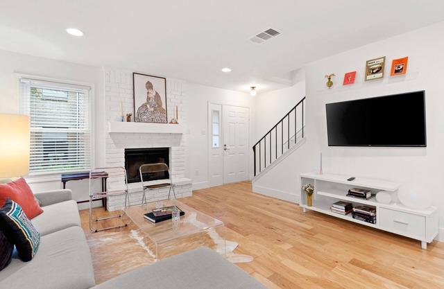 Updated Condo in S Austin - Parking, Laundry, NEW
