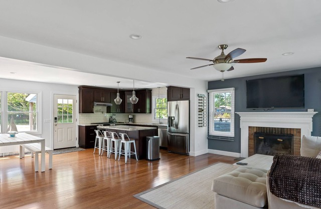 Updated cottage with large yard, fireplace & W/D - near beach & dining - dogs OK