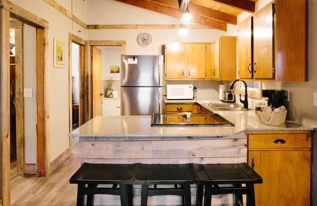 Updated, Cozy Cottage with Huge Mountain Views and Private/ Farm-like Setting!