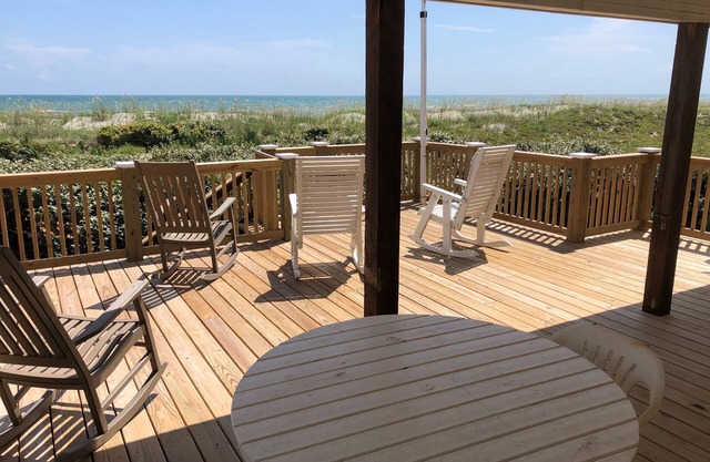 updated fabulous family cottage. large deck. on the ocean. great beach access