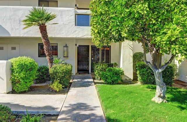 Updated Ground Floor 2BD/2BA Condo at the Popular Canyon Granada - Canyon Granad