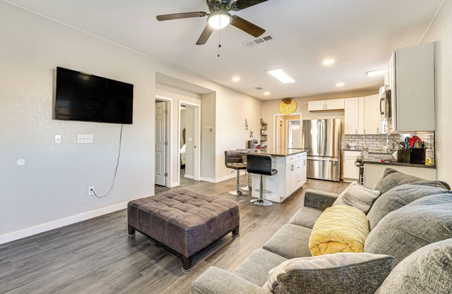 Updated Home 2 Mi to Downtown Texarkana!