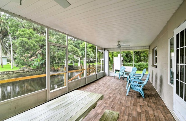 Updated Rustic Yankeetown Home with Lanai and Dock
