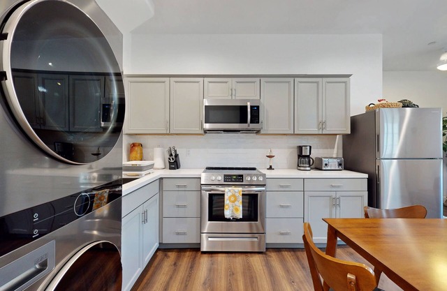 Updated Spanish-Style Home w/Private Entrance, Close To Golf, Shopping, & Hiking