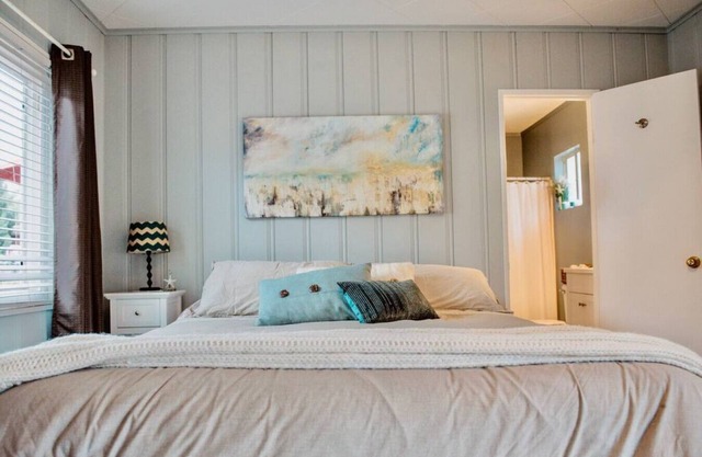 Upgraded Private Guest House - New Listing!