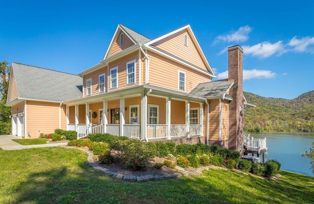 Upper and Lower Cove | Large Main Home on the Tennessee River! | 4 Bed, 3.5 Bath