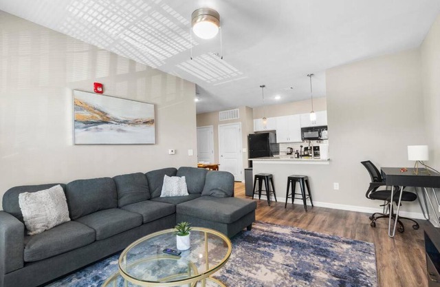 Upscale 1BR/1BA: Resort Vibes, City Edge, Bliss