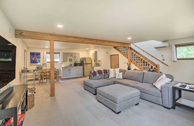 Upscale Bend Barn w/Deck - Close to Trails!