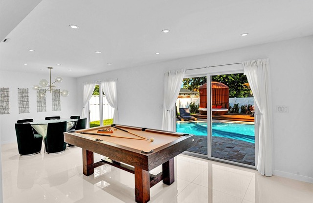 Upscale Hollywood Oasis | Heated Pool & Fire Pit