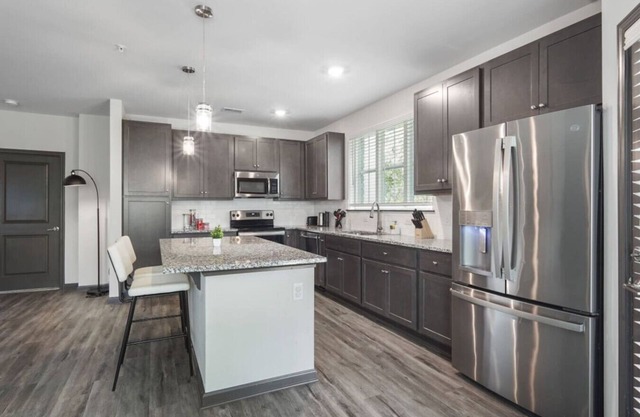 Upscale King 5 Bed Suite—in North Raleigh!