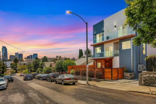 Upscale LA Getaway Sleeps 8 with Free Parking