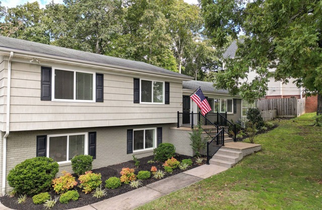 Upscale Living in Beautiful 4/3 Short or Midterm in best of West Knoxville!