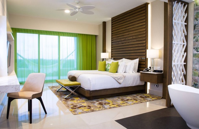 Upscale Luxurious 3 Bedroom Penthouse Loft with All-Inclusive Option