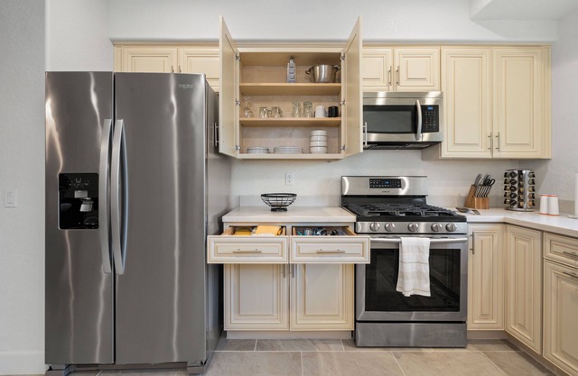 Upscale Oasis Retreat with Views