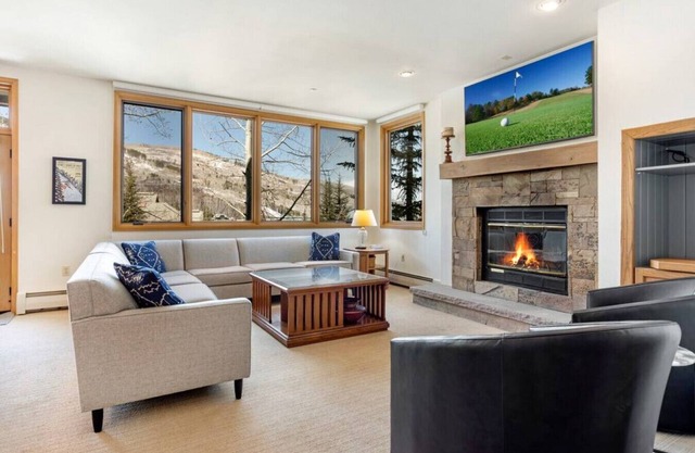 Upscale Ski In/Out Condo! Beautiful Views!