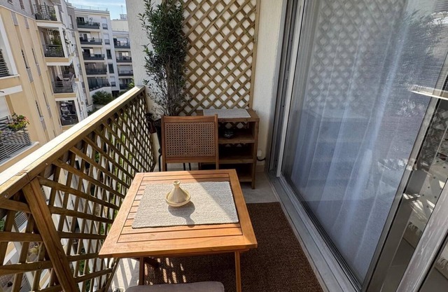 Upscale studio with balcony-La Défense