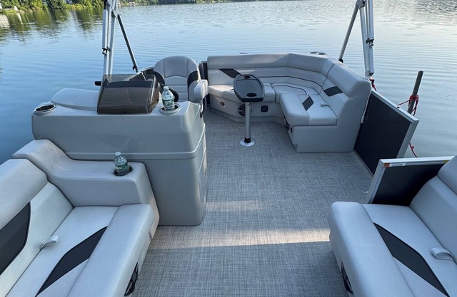 Upstate Lakefront-king bed, fire pit, fireplace,kayak, pontoon boat cruise