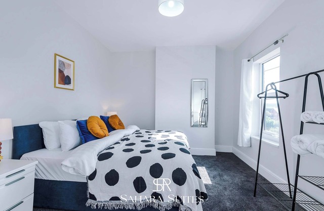 Upto 20%OFF | Modern 4BR | Salford Spot | Parking