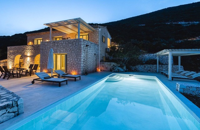 Urania, private villa Helios, private pool, endless sea views, near beaches