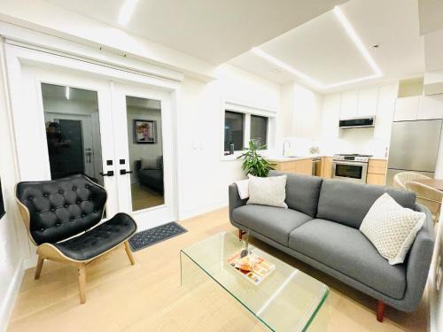 Urban 2-bed apartment in the Beaches