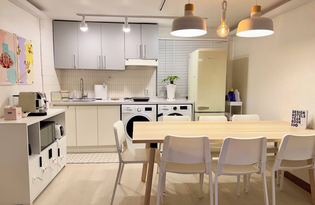 Urban Calm near Itaewon St.｜Free Pickup for Long Stay｜Work & Rest｜2BR, 4 Beds