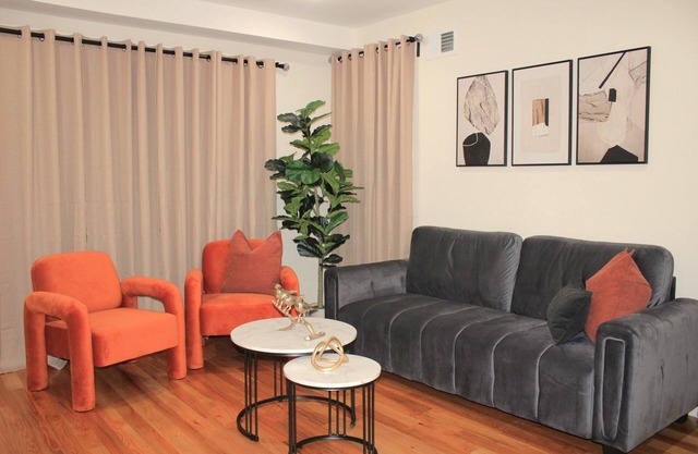 Urban Comfort Near American Dream & Airport