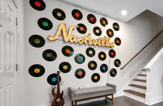 Urban Escape w/Gym: Near Airport & Downtown Nash!