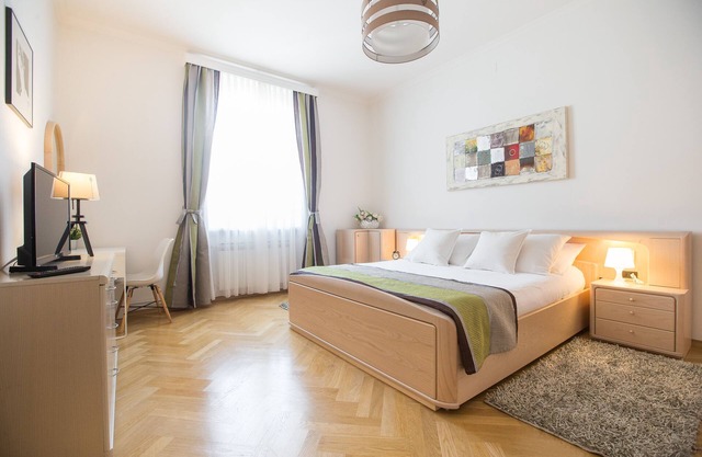 ★Urban Luxury Oasis★ ★Free Parking | Walk Everywhere